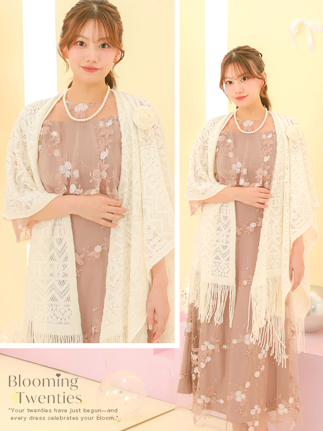 コサージュ付きV字型フリンジ付きショールのイメージ画像1