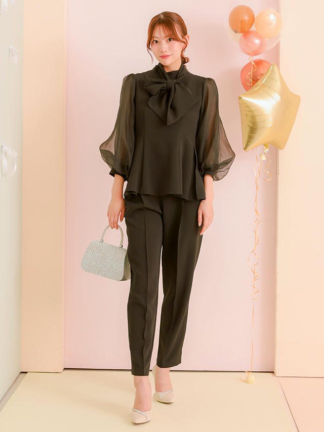 袖シアー長袖ボウタイリボンペプラムパンツセットアップのフロント全身