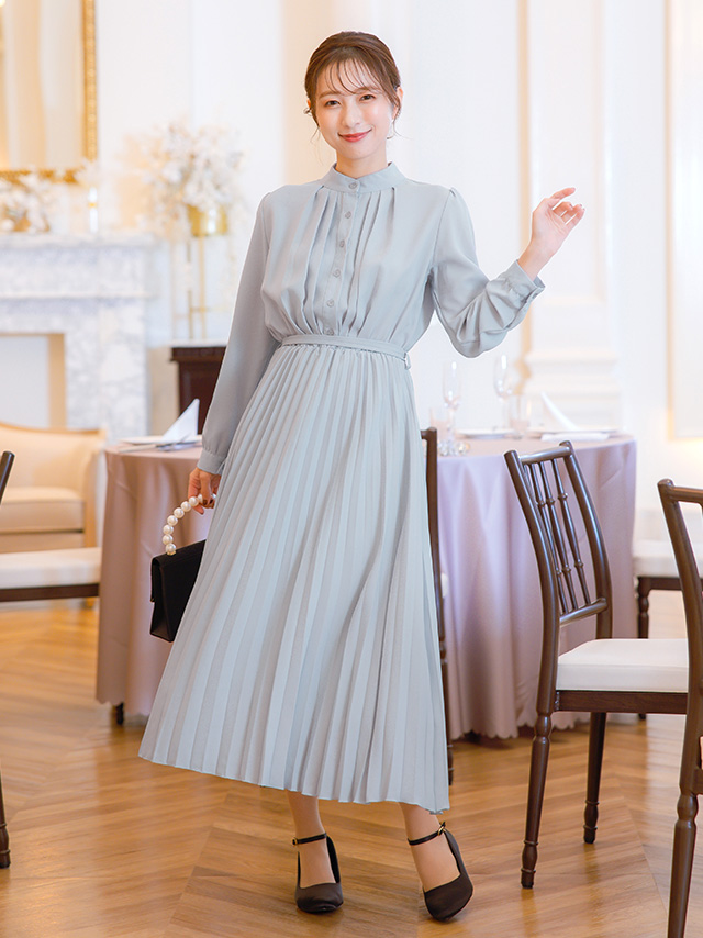 長袖プリーツスカートロング丈ワンピースドレスのフロント全身