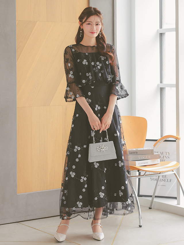 花刺繍チュールデザインロング丈パーティードレスのフロント全身