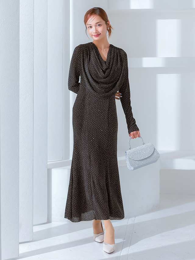 ラインストーン付きドレープロングドレスのフロント全身