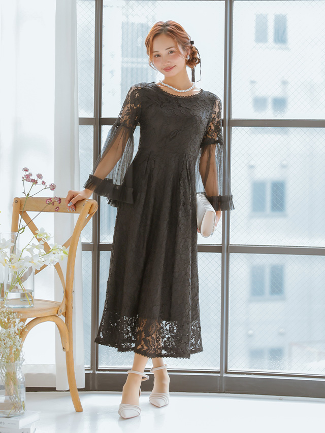 長袖透け感チュールベルスリーブフレアレースパーティードレス 結婚式 二次会のフロント全身