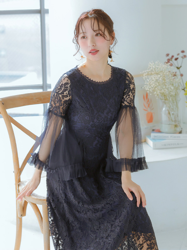 長袖フレアチュールスリーブ×レースワンカラーフレアパーティードレスのイメージ画像3