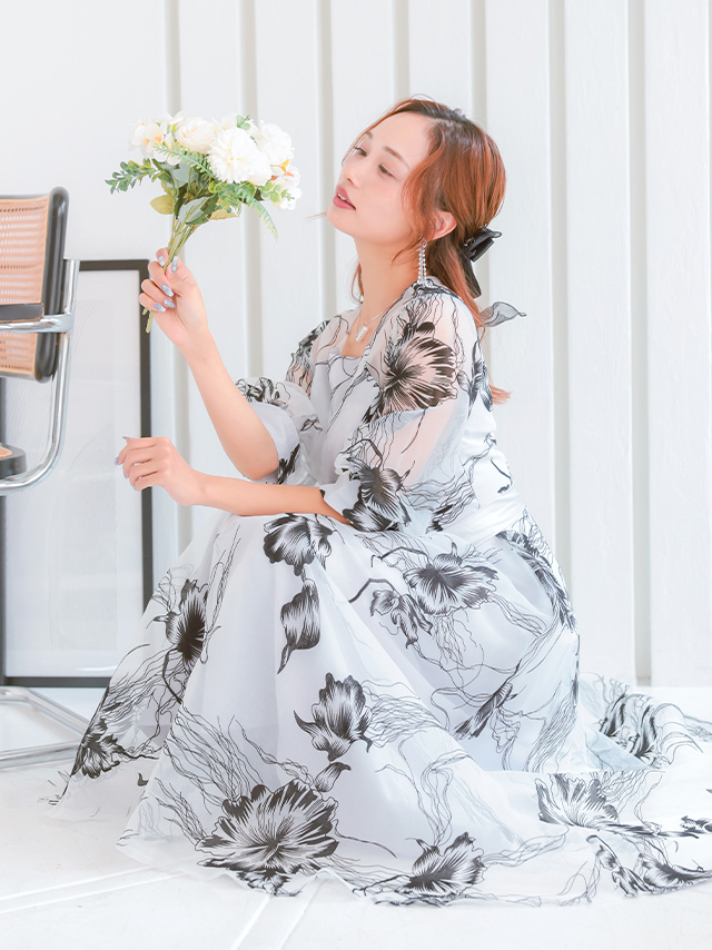 モノトーンフラワーシアーボリュームスリーブフレアパーティードレスのイメージ画像3