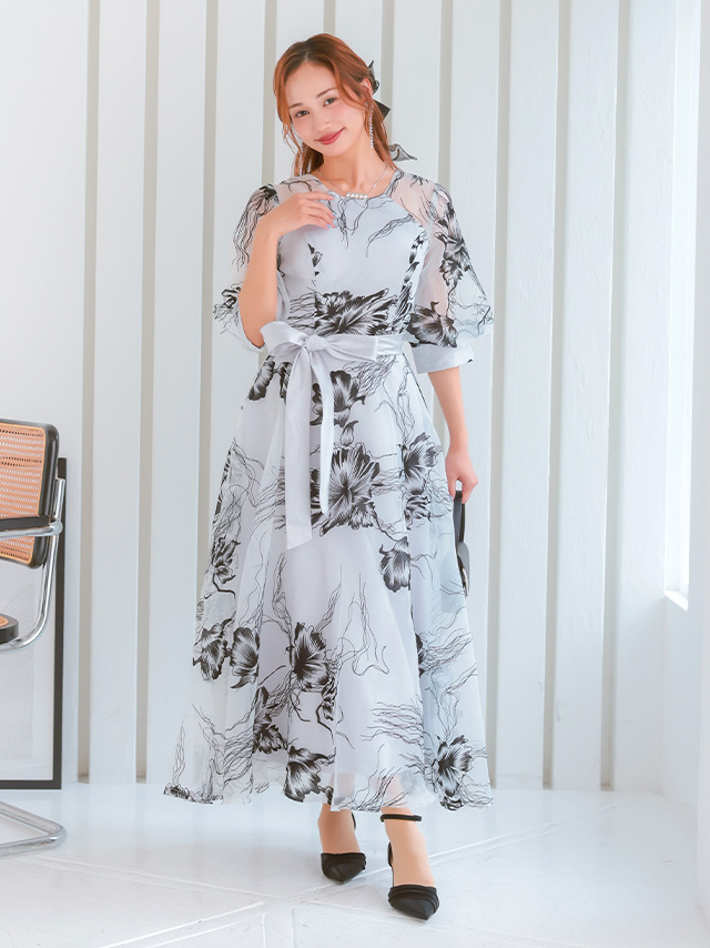 モノトーンフラワーシアーボリュームスリーブフレアパーティードレスのフロント全身