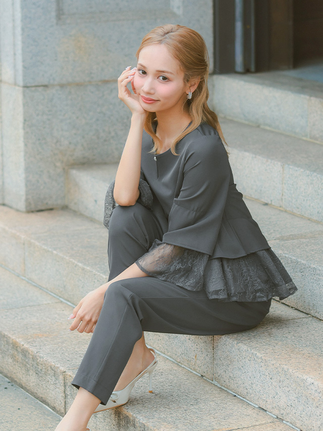 パール付きキーネックレースレイヤード風フレアスリーブパンツドレス 結婚式 二次会のイメージ画像4