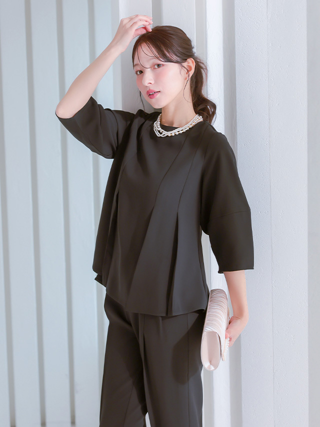 タックデザイントップス×テーパードパンツセットアップのイメージ画像3