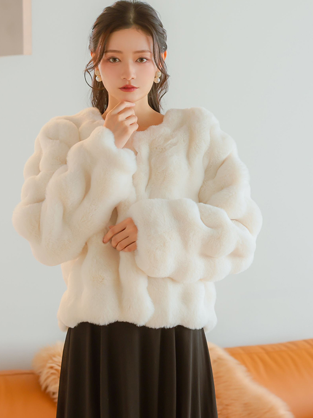 ノーカラーもこもこファージャケット 結婚式 二次会のイメージ画像2
