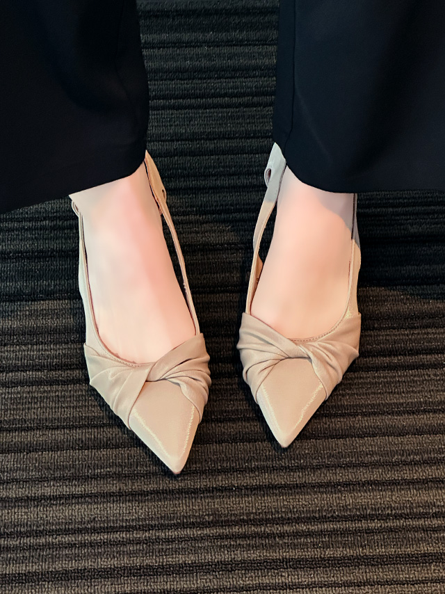 ツイストリボンデザインポインテッドパンプスイメージ画像1