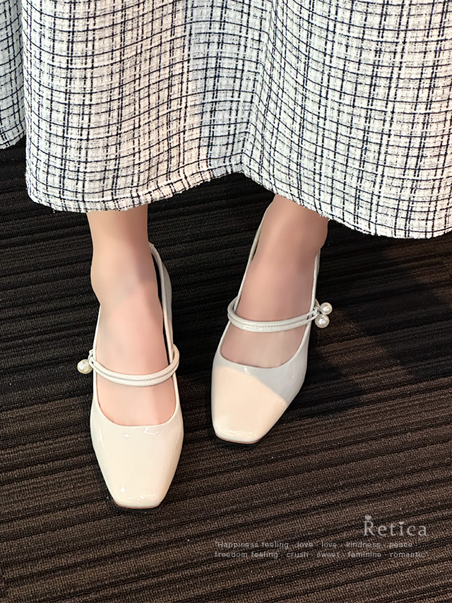 パール装飾ストラップ付き太ヒールパンプスイメージ画像1