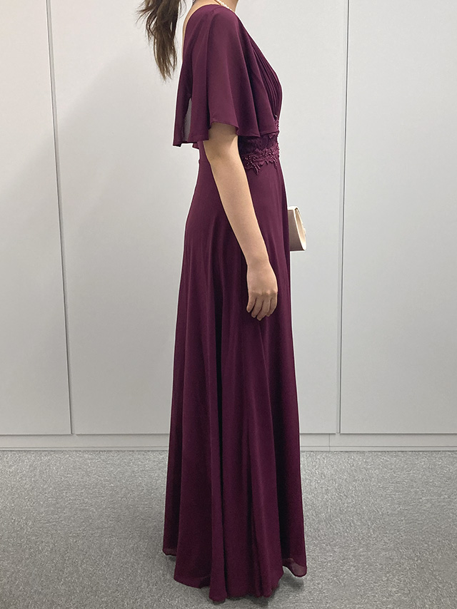 身長159cmスタッフRinが着用する胸元プリーツマキシ丈パーティードレス(ワイン)のサイド画像