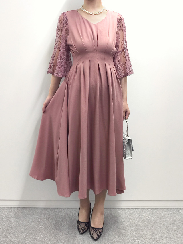 164cmスタッフkanaが着用するレースフレア半袖タックウエストマークVネックパーティードレス 結婚式 二次会(ダスティピンク)のフロント画像