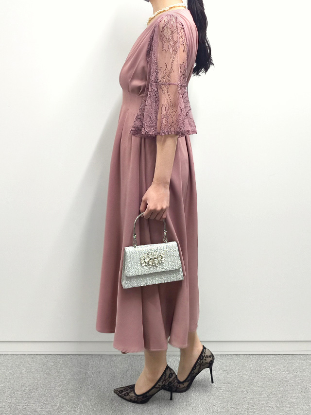 164cmスタッフkanaが着用するレースフレア半袖タックウエストマークVネックパーティードレス 結婚式 二次会(ダスティピンク)のサイド画像