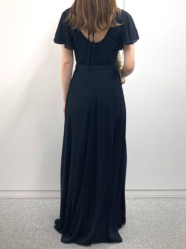 159cmスタッフによるスクエアネックスリットロング丈パーティードレスのバック画像