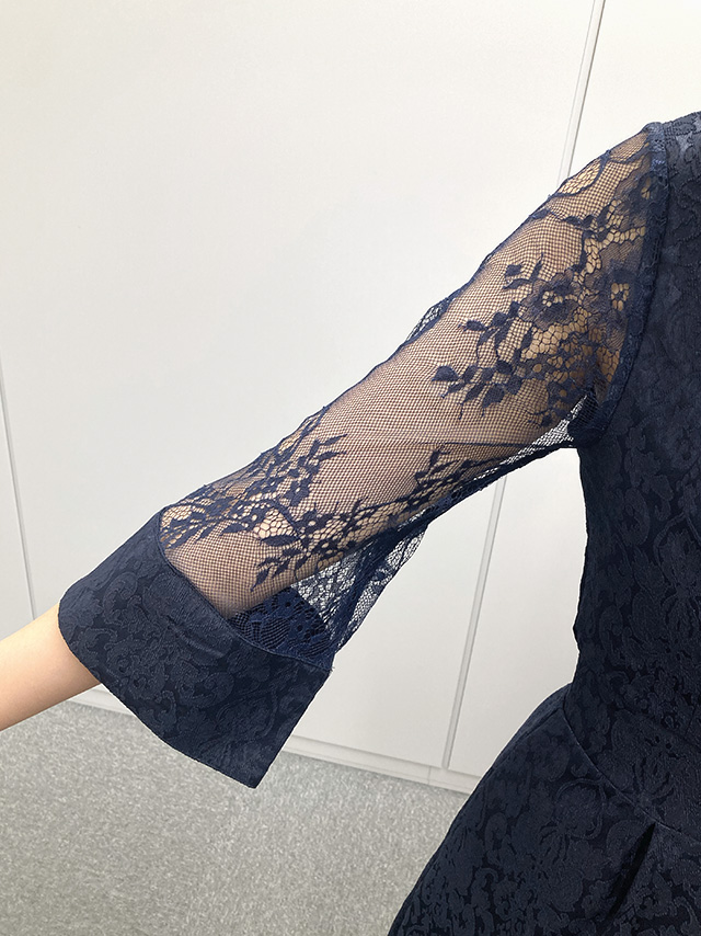 159cmスタッフによるアラベスク柄レース袖シースルー膝丈ワンピースパーティードレスのディティール画像1