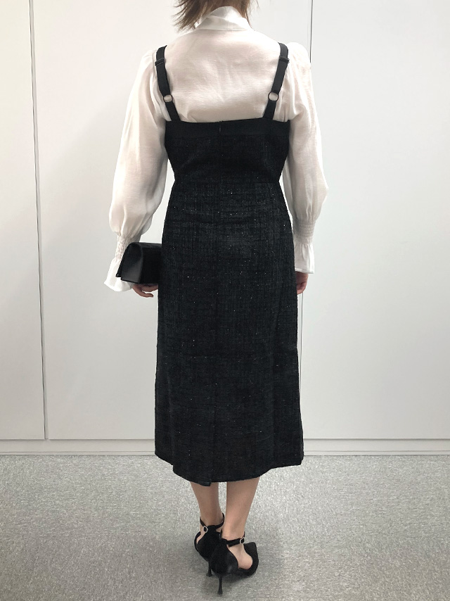 159cmスタッフRが着用するダブルボタンショートジャケットツイードセレモニースーツ(ブラック)のジャケットなしバック画像