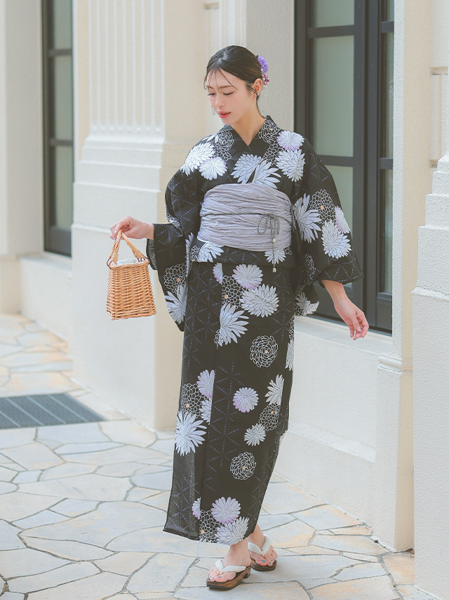 気品漂う菊模様大人レトロな黒浴衣3点セットのイメージ画像1