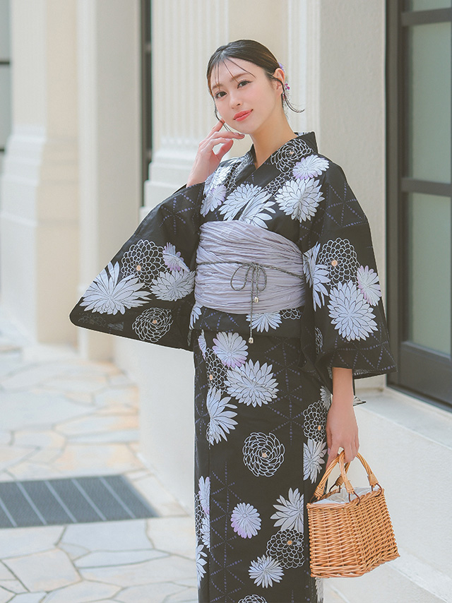 気品漂う菊模様大人レトロな黒浴衣3点セットのイメージ画像2