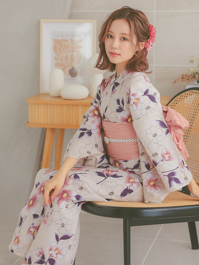 儚げクリームカラーに濃い椿ゆかた3点セットのイメージ画像1