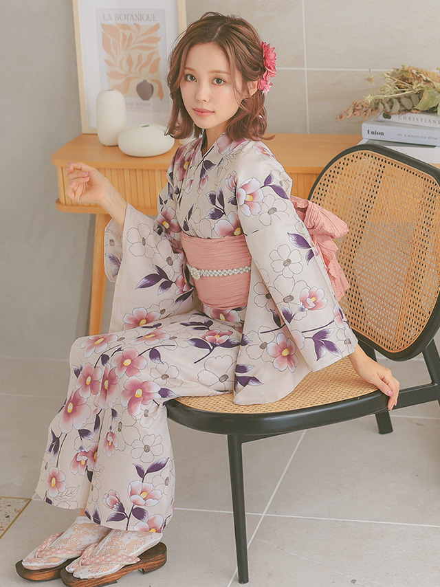 儚げクリームカラーに濃い椿ゆかた3点セットのイメージ画像2