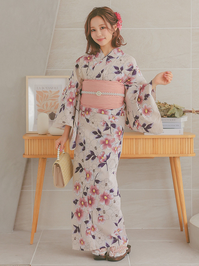 儚げクリームカラーに濃い椿ゆかた3点セットのフロント全身