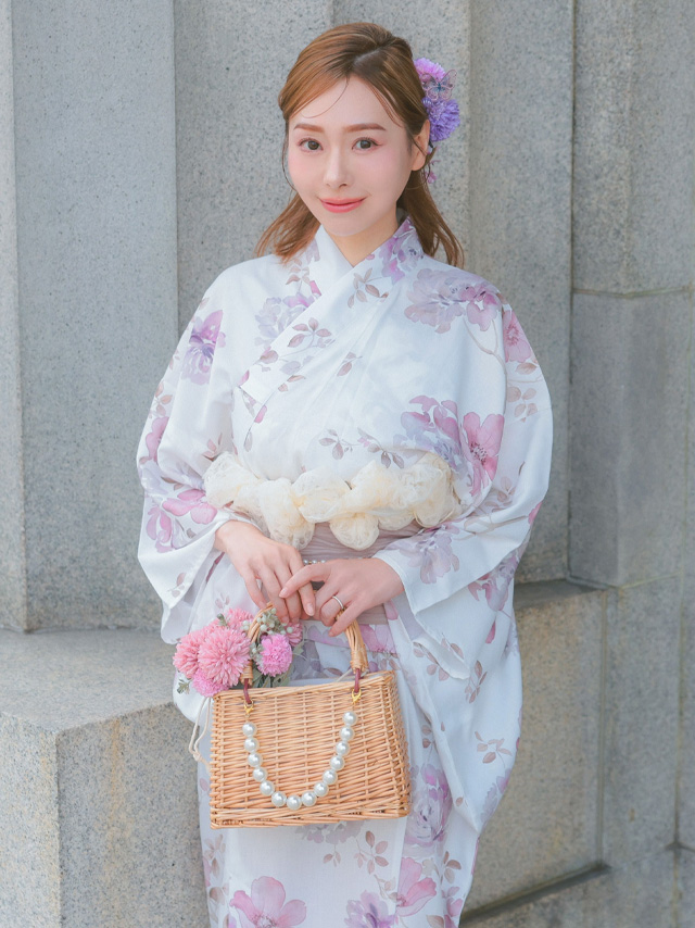 白地にピンク水彩タッチ花柄ガーリー2wayワンピース浴衣3点セットのイメージ画像1