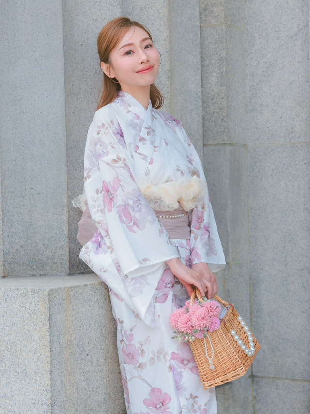 白地にピンク水彩タッチ花柄ガーリー2wayワンピース浴衣3点セットのイメージ画像2