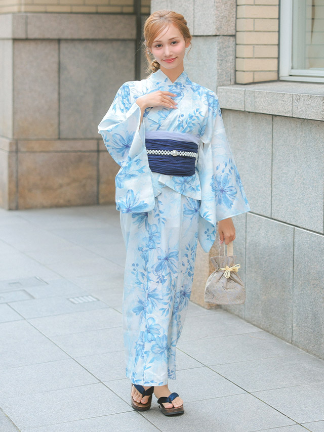 白地に水彩ブルーガーリー花柄 ネイビー兵児帯2wayワンピース浴衣3点セットのフロント画像