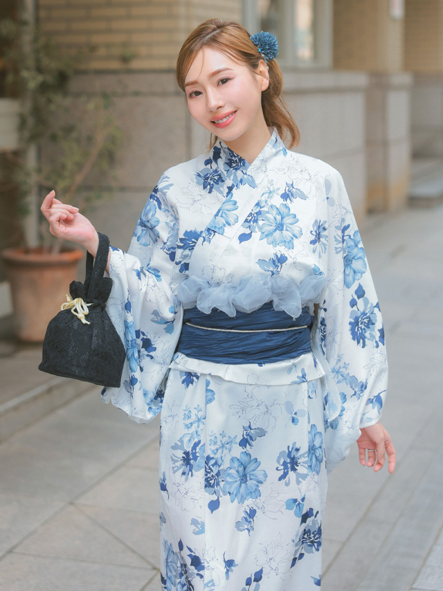 白地に水彩ブルー花柄フェミニン2wayワンピース浴衣3点セットのイメージ画像1