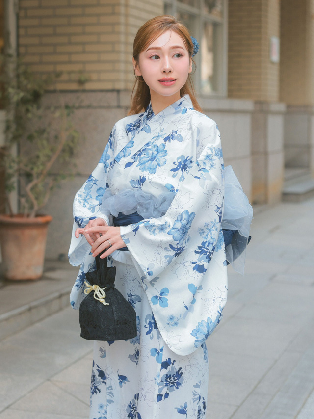 白地に水彩ブルー花柄フェミニン2wayワンピース浴衣3点セットのイメージ画像3