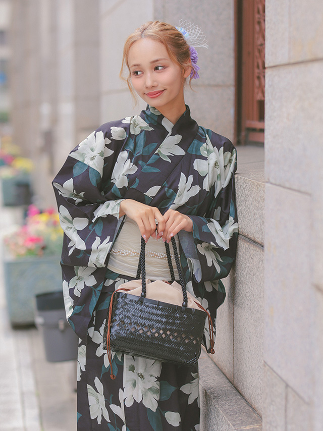 白地に水彩ブルー花柄フェミニン2wayワンピース浴衣3点セットのイメージ画像1