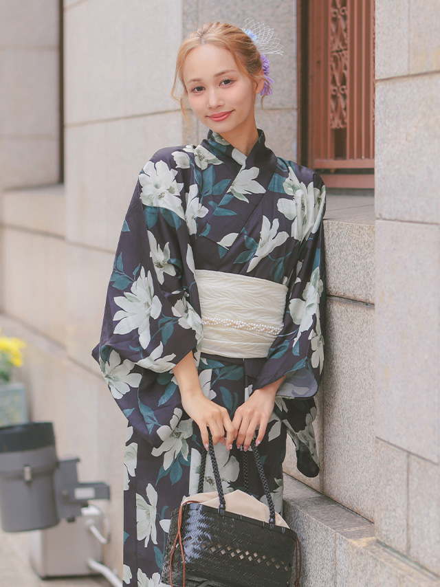 白地に水彩ブルー花柄フェミニン2wayワンピース浴衣3点セットのイメージ画像3