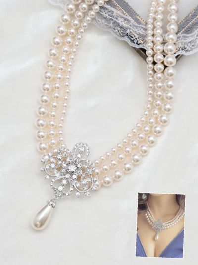 フラワーブローチ付き 三連パール ロングネックレス｜Retica レティカ 結婚式・お呼ばれドレス専門店