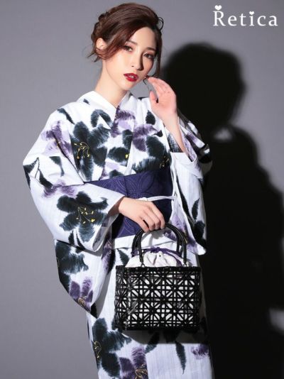 水彩百合の粋な白地浴衣 大人の3点セットレディース浴衣(浴衣+平帯or兵児帯+下駄)