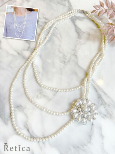 フラワーブローチ付き 三連パール ロングネックレス