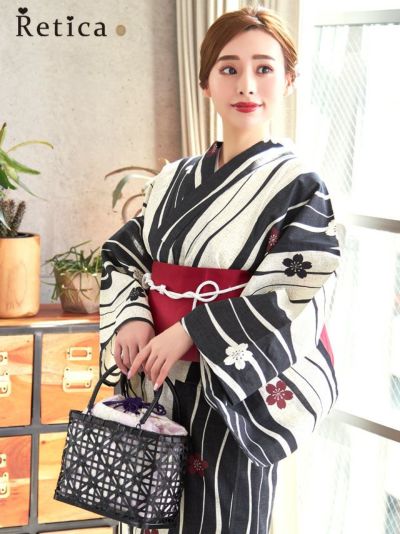 よろけ縦縞模様に小ぶりな桜 レディース 浴衣3点セット(浴衣＋平帯or作り帯＋下駄)