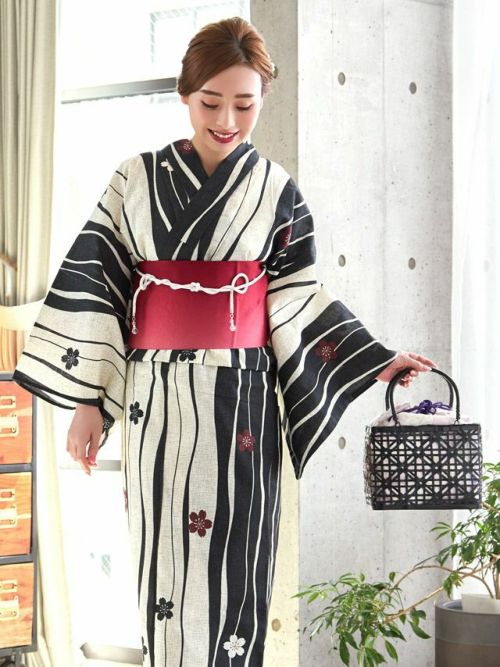 SALE] よろけ縦縞模様に小ぶりな桜 レディース 浴衣3点セット