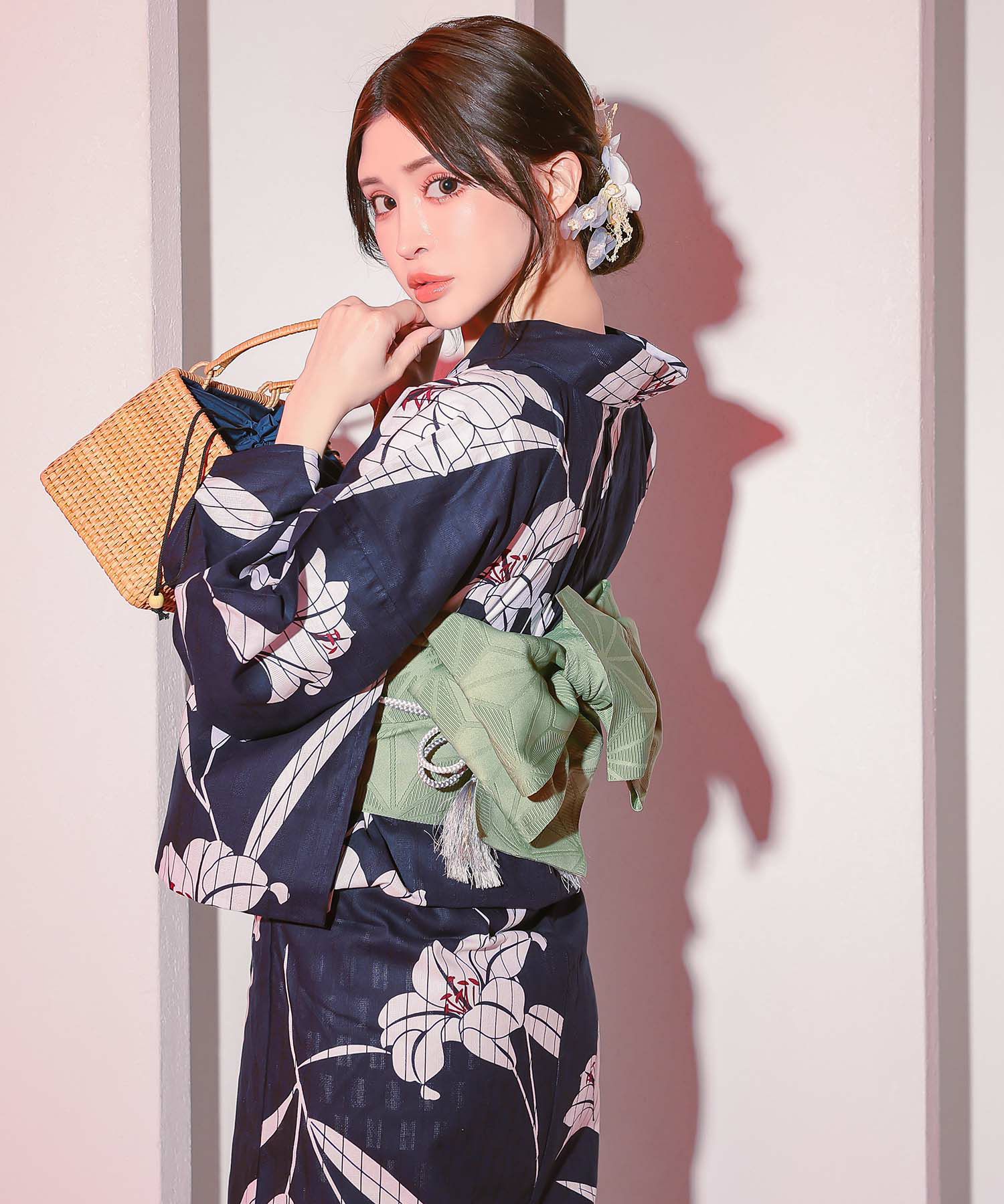 紺地に美しい白百合 大人の3点セットレディース浴衣(浴衣+平帯or作り帯 