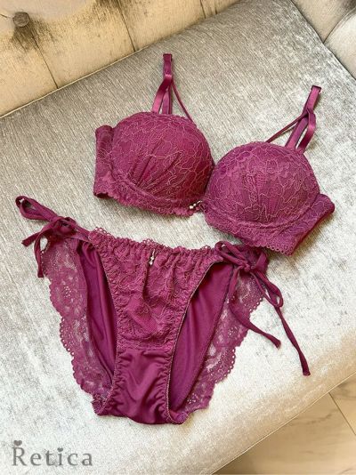 ビジュチャーム付きクロスネックレース柄脇高美シルエットブラジャー&紐リボンタイプショーツセット(ワイン)(A～F/65～75)