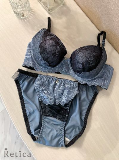 ブラックレース切り替えカップブラジャー&ビジュ付きフリルチュールショーツセット(ダスティブルー)(A～F/65～75)