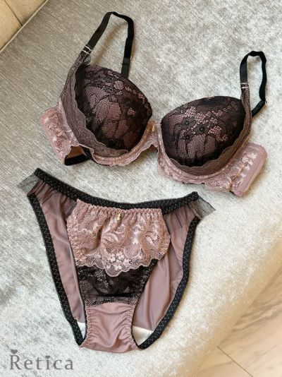 サテンレースビジュ付きカップブラジャー&フラワーレースサイド紐ショーツセット(ダスティピンク)(A～F/65～75)