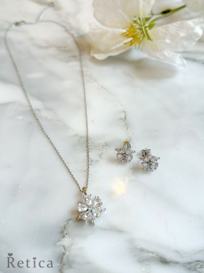 フラワーモチーフビジュー　ネックレス×ピアス2点set