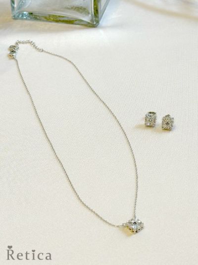 キラキラスクエアモチーフ　ネックレス×ピアス2点set