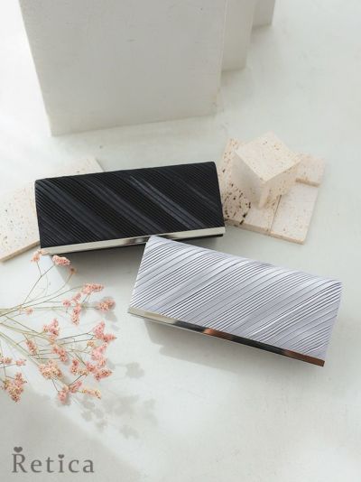 チェーンショルダー付きプリーツメタル2Wayバッグ (シルバー/ブラック)