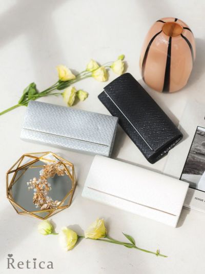 チェーンショルダー付きラメ入り型押しデザインクラッチ2Wayバッグ(ホワイト/シルバー/ブラック)