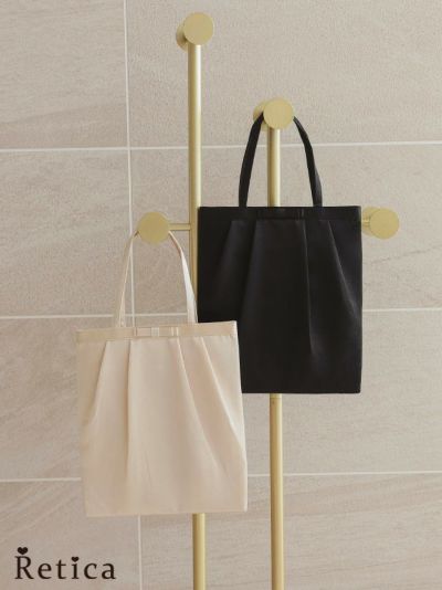 タックデザインサテンハンドバッグ(クリーム/ブラック)