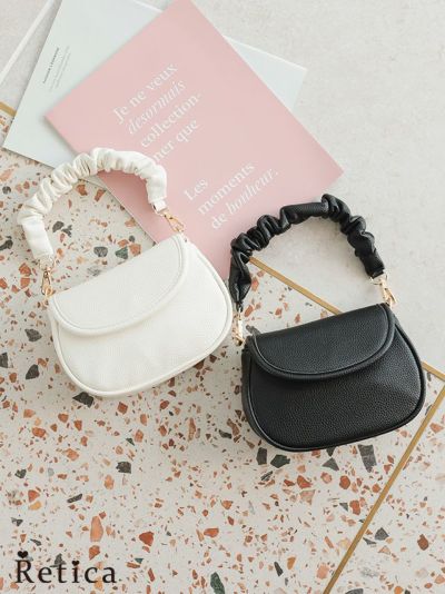 くしゅくしゅレザー調ハンドルバック紐付き2wayパーティーバッグ(オフホワイト/ブラック)